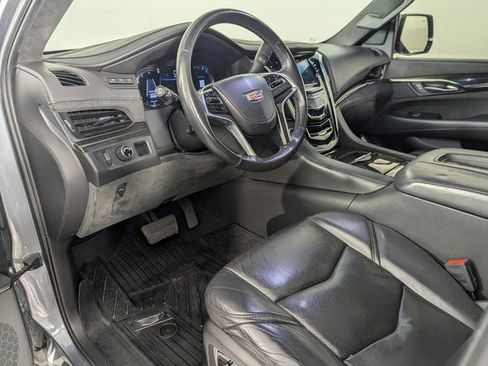 Used 2018 Cadillac Escalade Platinum image 19