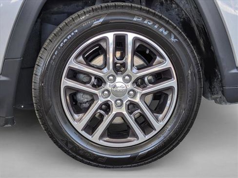 Used 2018 Jeep Compass Latitude w/ Popular Equipment Group FWD image 29