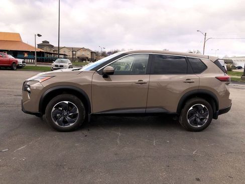 Used 2025 Nissan Rogue SV AWD/4WD image 11