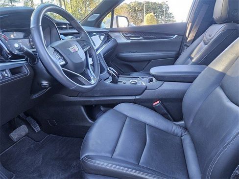 Certified 2025 Cadillac XT6 Premium Luxury image 11