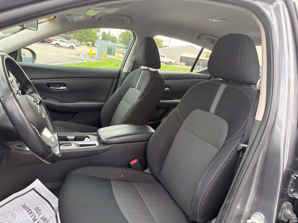 Used 2022 Nissan Sentra SV FWD image 12