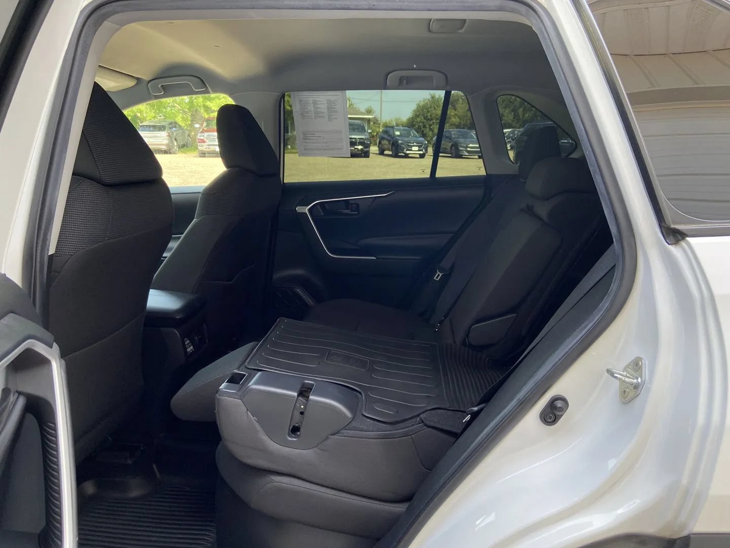Used 2022 Toyota RAV4 LE AWD/4WD image 22