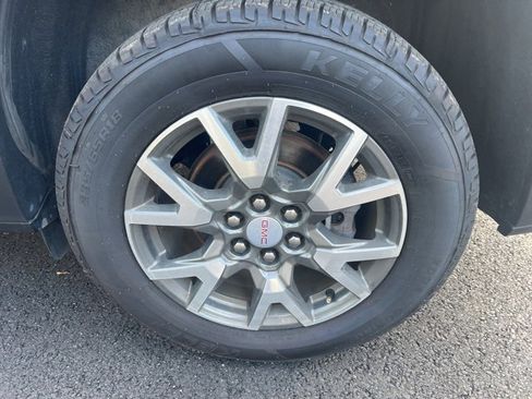 Used 2023 GMC Acadia SLE w/ Driver Convenience Package image 8