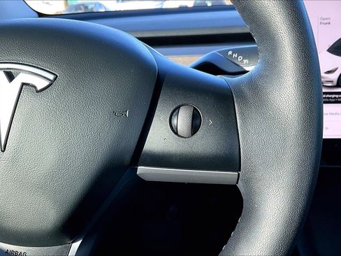 Used 2021 Tesla Model Y Long Range image 19