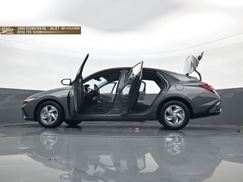 Certified 2024 Hyundai Elantra SE FWD image 34