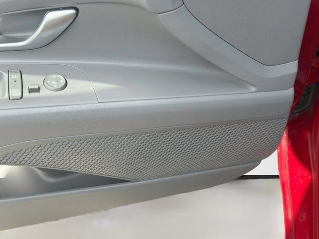 Certified 2025 Hyundai Elantra SEL FWD image 18