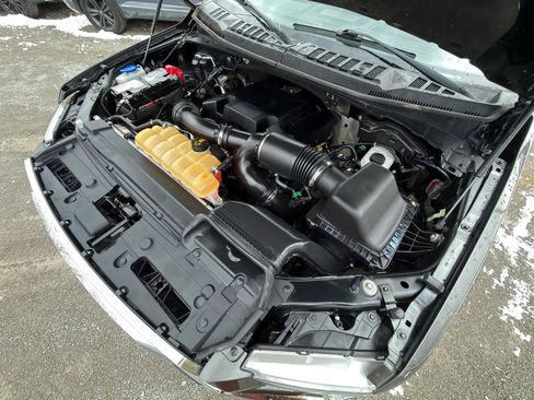 Used 2017 Ford F150 Lariat w/ Equipment Group 501A Mid image 4