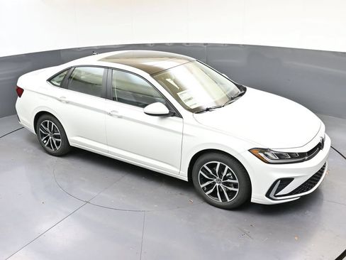 Used 2026 Volkswagen Jetta SE FWD image 50