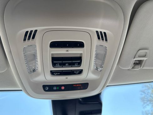 Used 2023 Buick Envision Avenir AWD/4WD image 25