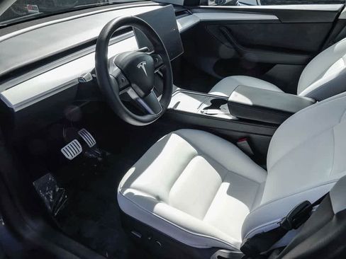 Used 2022 Tesla Model Y Performance image 15