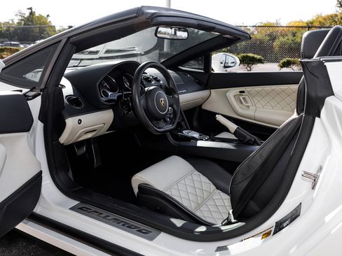 Used 2014 Lamborghini Gallardo LP 550-2 image 25