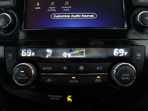 Used 2018 Nissan Rogue AWD image 31