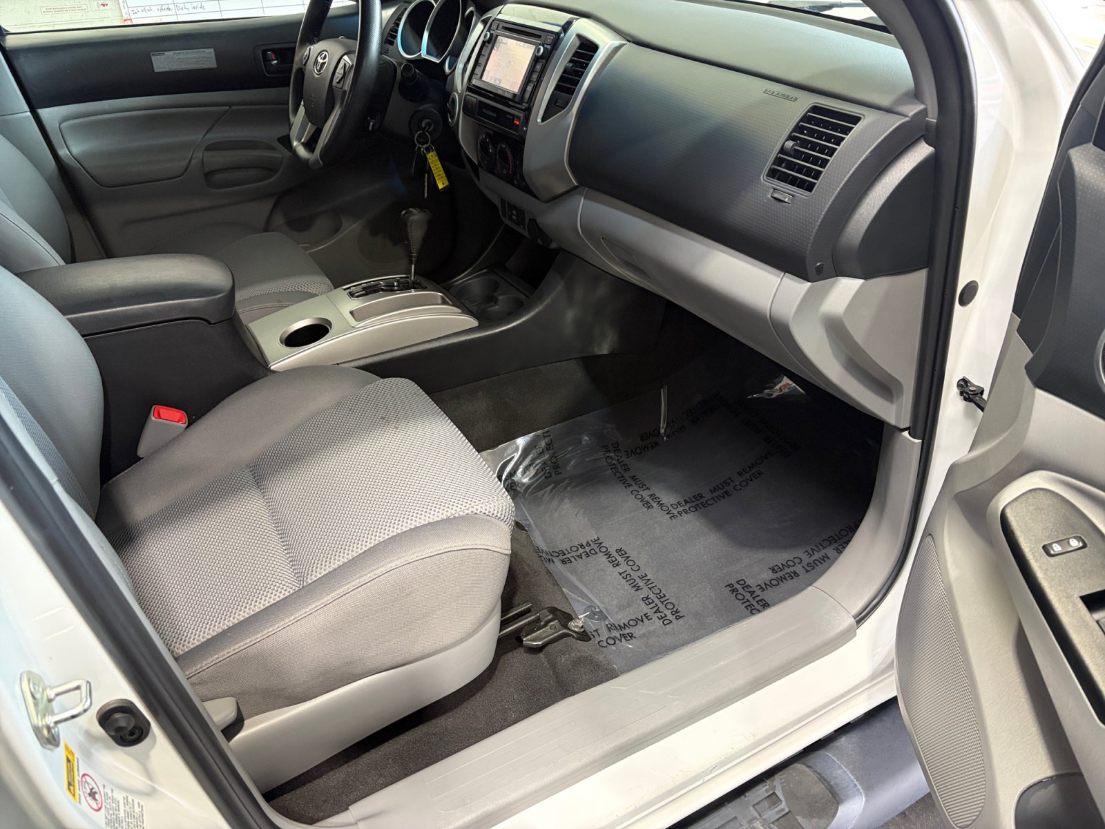 Used 2015 Toyota Tacoma TRD Pro w/ Off Road Towing Package AWD/4WD image 28