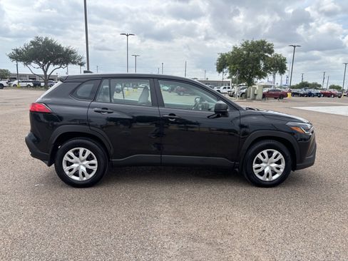 Used 2025 Toyota Corolla Cross L FWD image 4