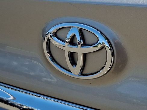 Used 2015 Toyota Camry LE FWD image 30