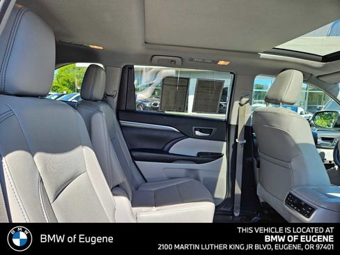 Used 2018 Toyota Highlander Limited Platinum AWD/4WD image 15