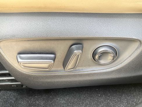 Used 2021 Toyota RAV4 Limited image 21