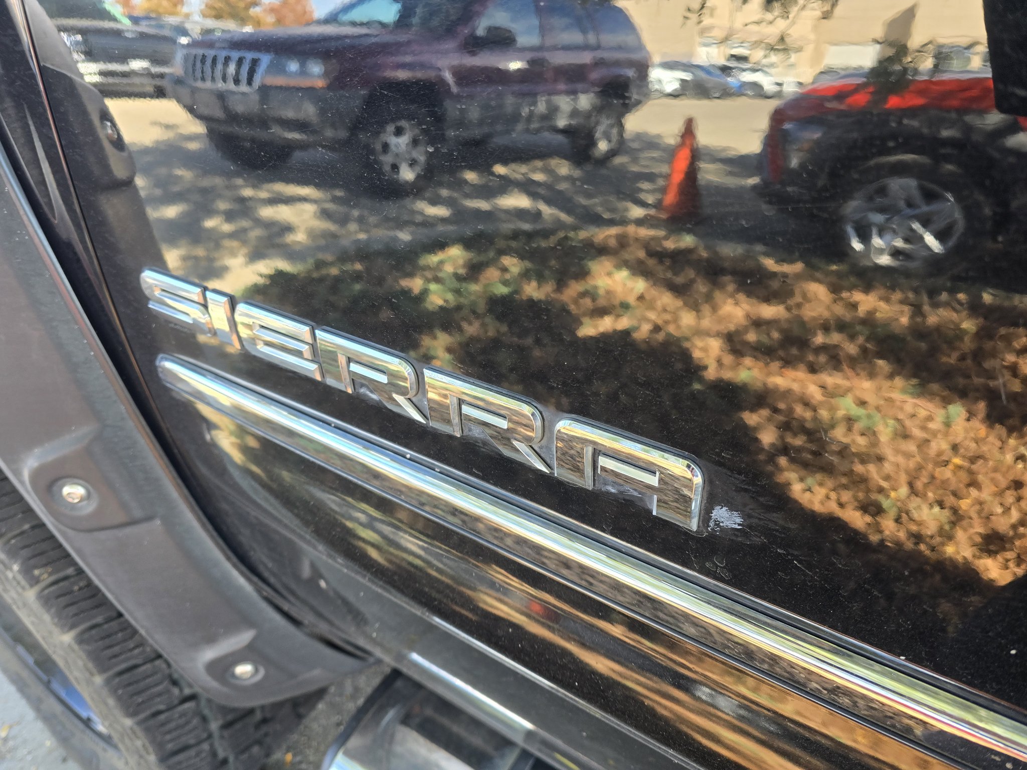 Used 2012 GMC Sierra 1500 SLT w/ All-Terrain Package AWD/4WD image 12