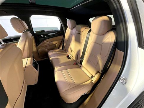 Certified 2021 Porsche Cayenne AWD/4WD image 24