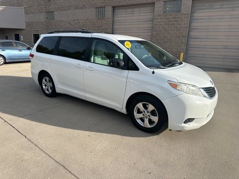 Used 2013 Toyota Sienna LE FWD image 38