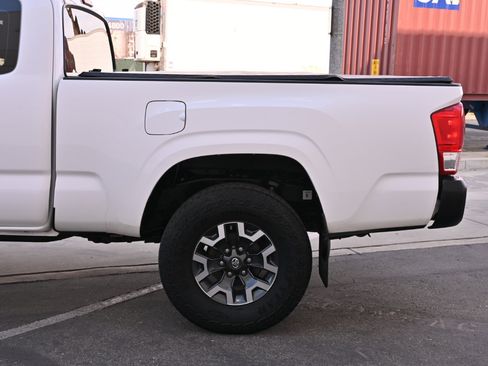 Used 2017 Toyota Tacoma SR AWD/4WD image 24