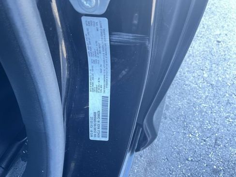 Used 2025 Chrysler Pacifica Select FWD image 33