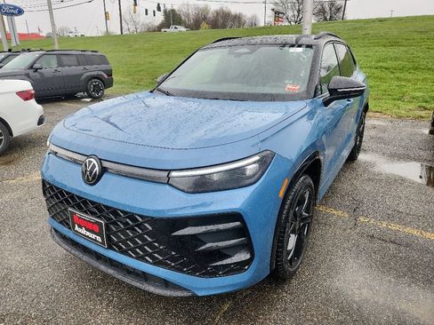 New 2026 Volkswagen Tiguan SE R-Line AWD/4WD image 3