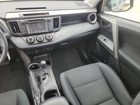 Used 2018 Toyota RAV4 LE FWD image 30