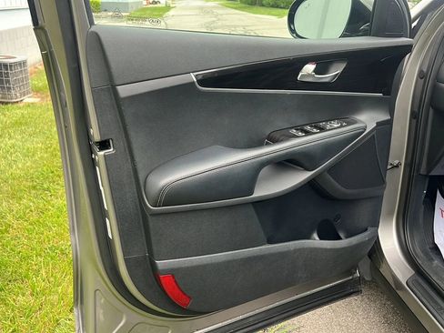 Used 2019 Kia Sorento AWD image 9
