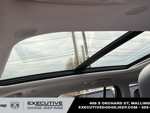 Used 2023 Jeep Grand Cherokee Limited image 11