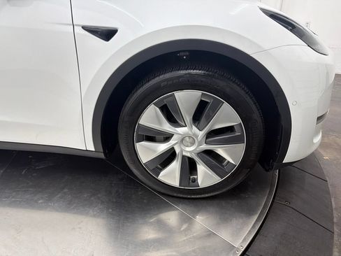 Used 2022 Tesla Model Y Long Range AWD/4WD image 8