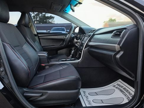 Used 2017 Toyota Camry SE FWD image 29