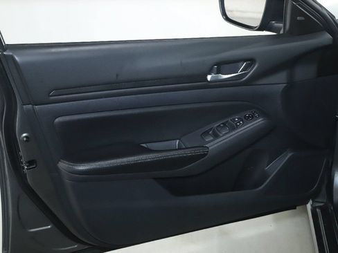 Used 2024 Nissan Altima 2.5 SV FWD image 15