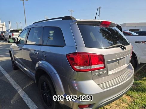 Used 2019 Dodge Journey SE w/ Connectivity Group FWD image 5