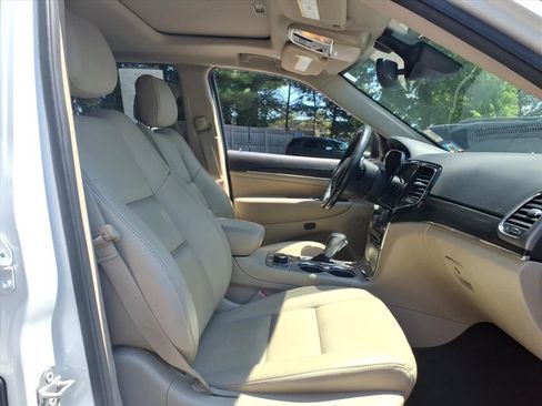 Used 2021 Jeep Grand Cherokee Limited AWD/4WD image 10