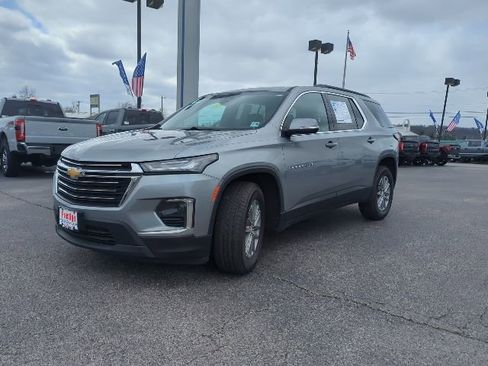 Used 2023 Chevrolet Traverse LT image 4