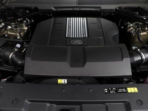 Used 2024 Land Rover Defender 110 SE image 23