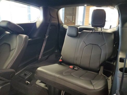 New 2026 Chrysler Pacifica Select image 9