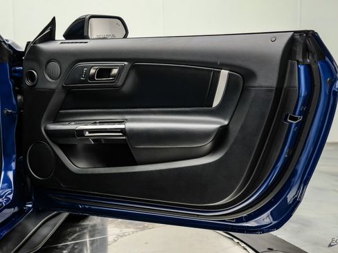 Used 2022 Ford Mustang Shelby GT500 w/ Technology Package image 80