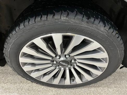 Used 2018 Lincoln Navigator L Reserve AWD/4WD image 18