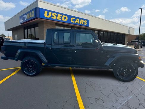 Used 2024 Jeep Gladiator Sport image 2
