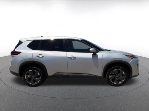 Used 2025 Nissan Rogue SV FWD image 16
