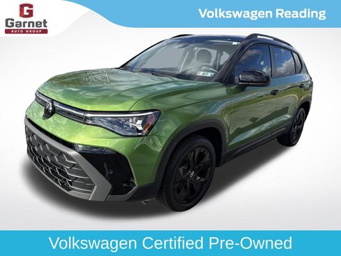 Certified 2025 Volkswagen Taos SE image 1