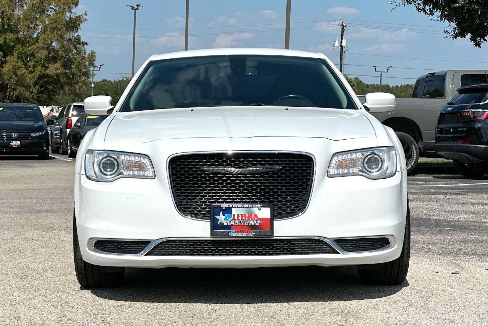 Used 2019 Chrysler 300 Touring L w/ Quick Order Package 22F AWD/4WD image 10