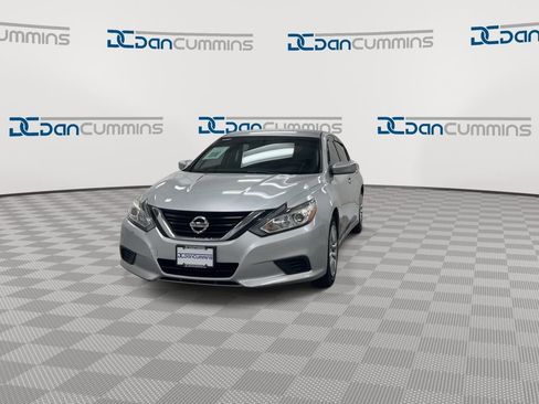 Used 2018 Nissan Altima 2.5 S w/ S Convenience Package image 3