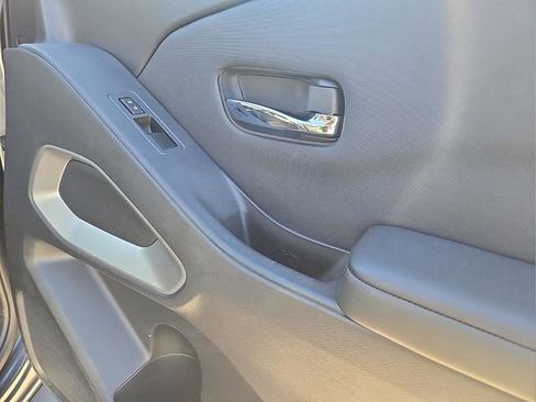 Used 2024 Nissan Frontier SV w/ SV Convenience Package image 14