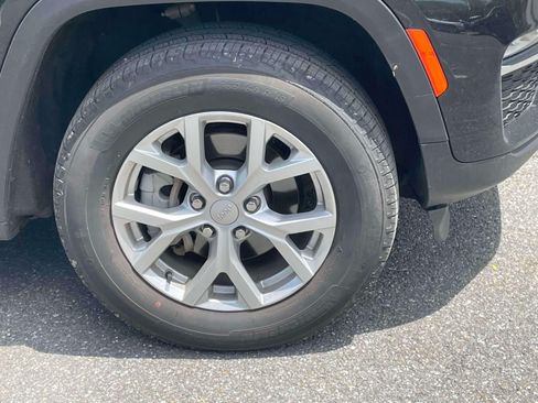 Used 2023 Jeep Grand Cherokee Limited AWD/4WD image 9