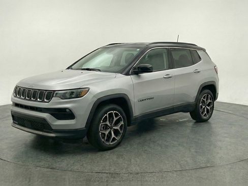 Used 2025 Jeep Compass Limited image 3