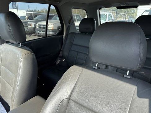 Used 2001 Isuzu Rodeo S RWD image 13