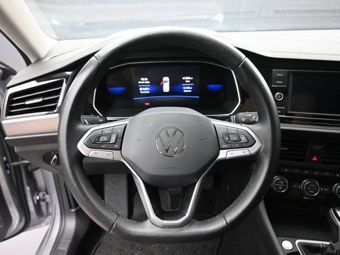 Used 2023 Volkswagen Jetta SE FWD image 7